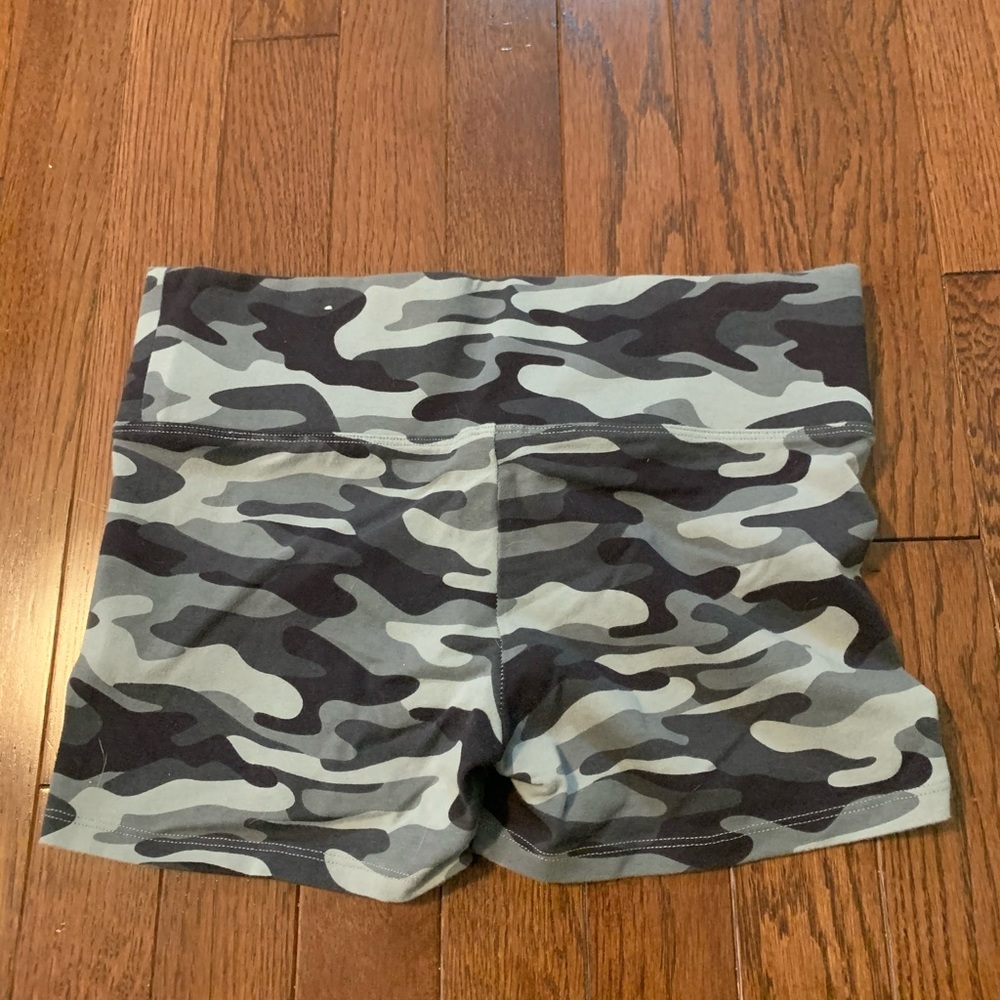 BNWOT Camo shorts